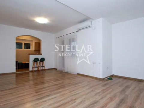 Izdavanje, poslovni prostor, 90m², Gorica C, Podgorica - image 12