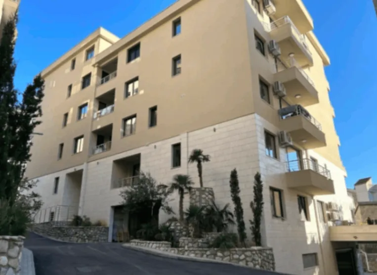 Rent, one bedroom apartment, 50m², Bečići, Budva