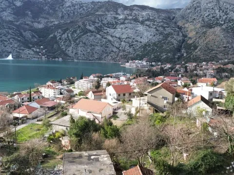 Prodaja, plac, 425m², Risan, Kotor - image 1