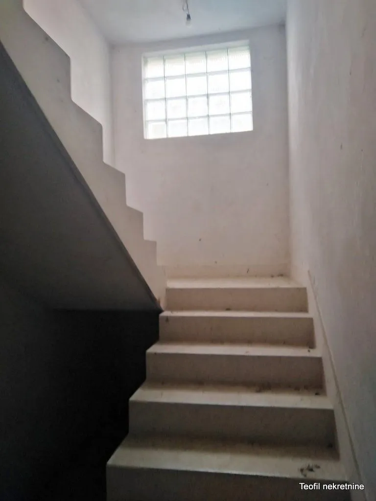 Prodaja, kuća, 350m², Sremčica, Beograd