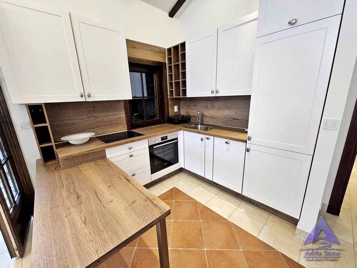 Prodaja, dvosoban stan, 103m², Kostanjica, Kotor