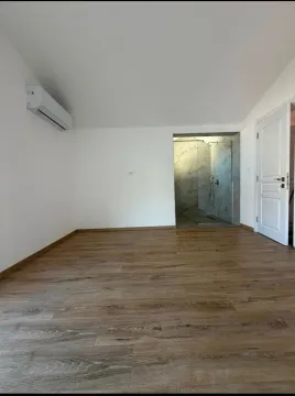 Izdavanje, kuća, 200m², Karaburško Polje, Podgorica - image 10