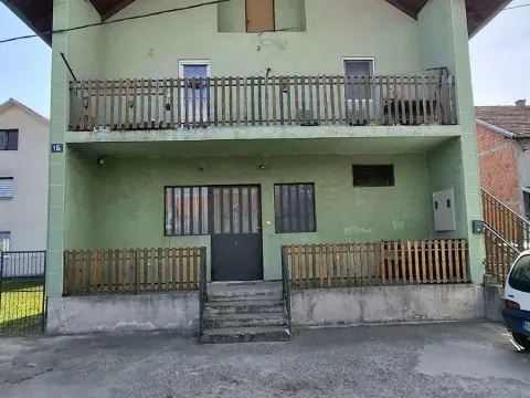 Kuća in Palilula Sve Podlokacije