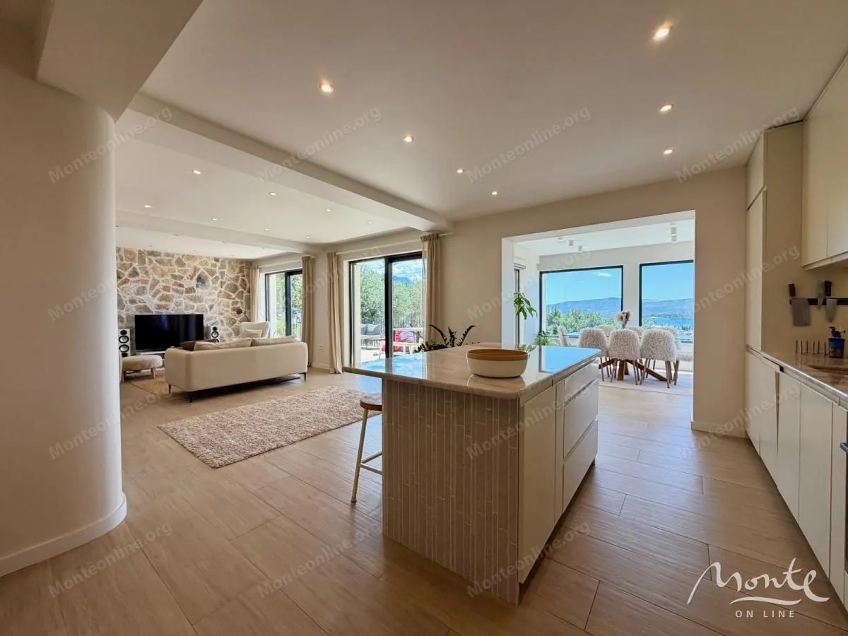 Prodaja, kuća, 220m², Tivat, Crna Gora