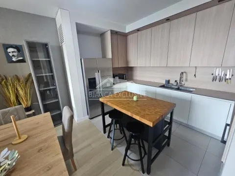 Prodaja, četvorosoban stan, 108m², Savski Venac, Beograd - image 2