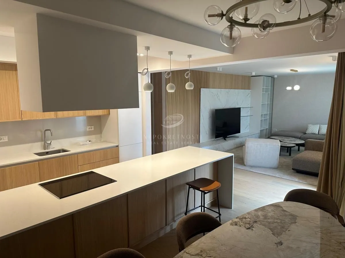 Izdavanje, četvorosoban stan, 130m², Južni Bulevar, Vračar Sve Podlokacije