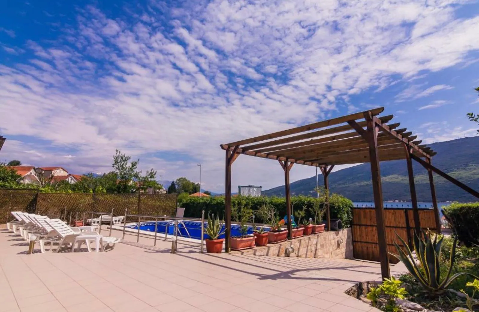 Sale, house, 280m², Đenovići, Herceg Novi