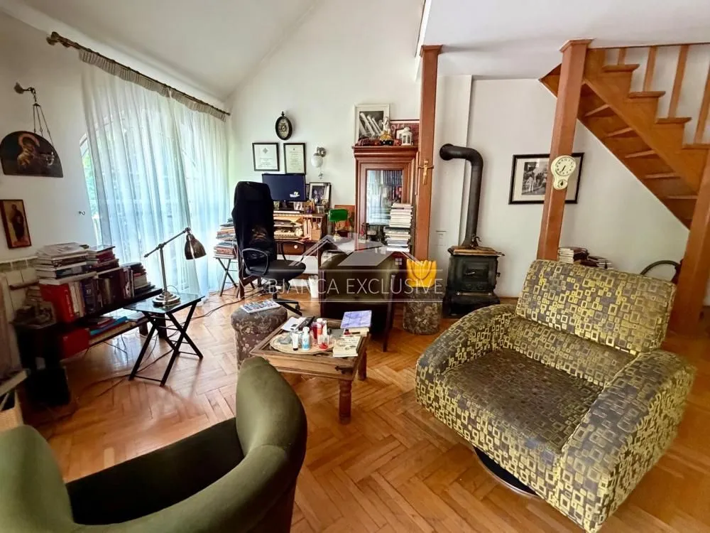 Prodaja, četvorosoban stan, 111m², Stari Grad, Beograd