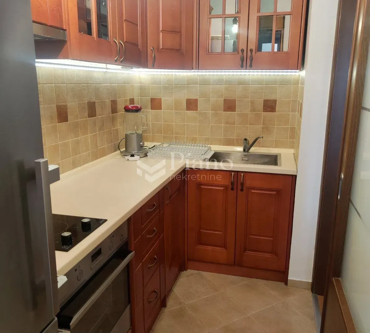 Izdavanje, dvosoban stan, 62m², Podgorica, Crna Gora