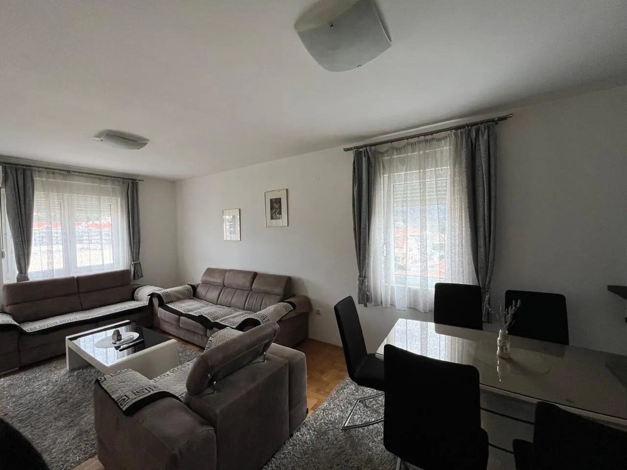 Izdavanje, dvosoban stan, 90m², Seljanovo, Tivat