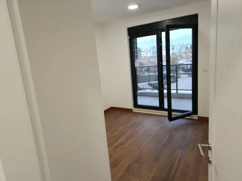 Izdavanje, dvosoban stan, 64m², Tološka šuma, Podgorica - image 9