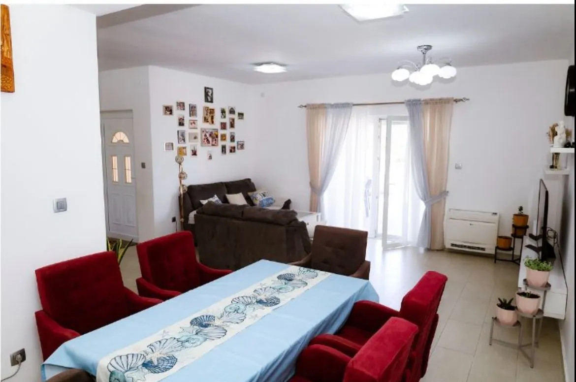 Izdavanje, kuća, 170m², Bigova, Kotor