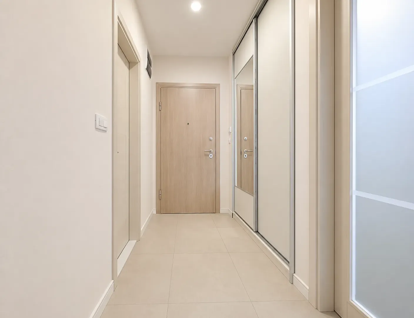 Izdavanje, jednosoban stan, 49m², Central Point, Podgorica