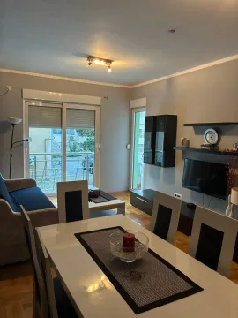 Rent, one bedroom apartment, 45m², Budva, Crna Gora - image 1