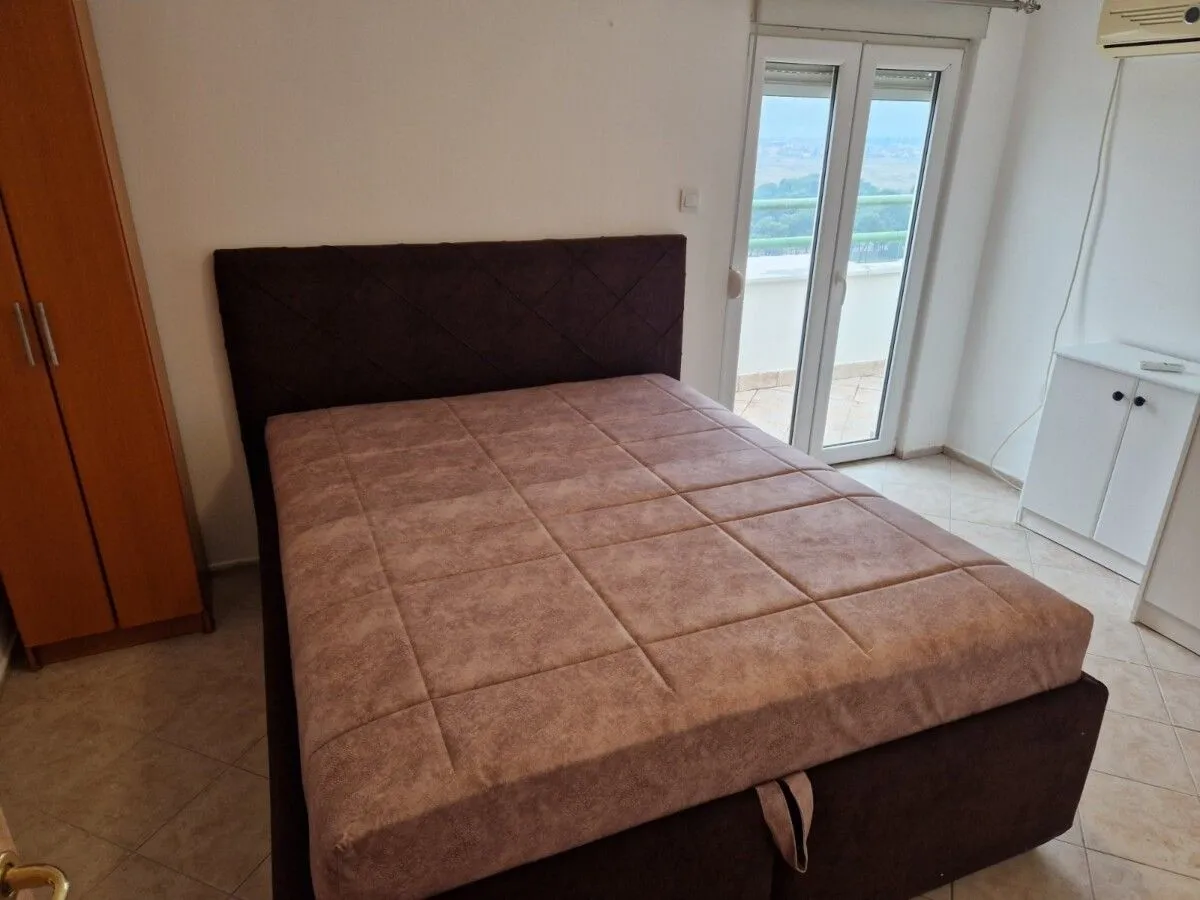 Izdavanje, jednosoban stan, 40m², Blok 6, Podgorica