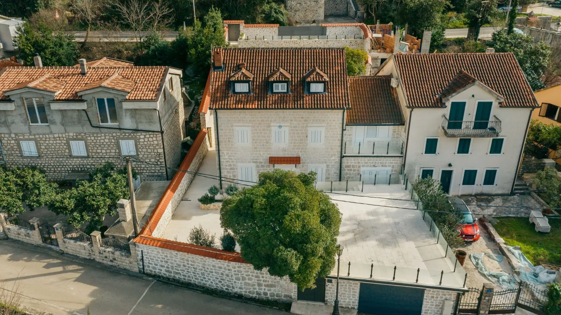 Prodaja, kuća, 380m², Ljuta, Kotor