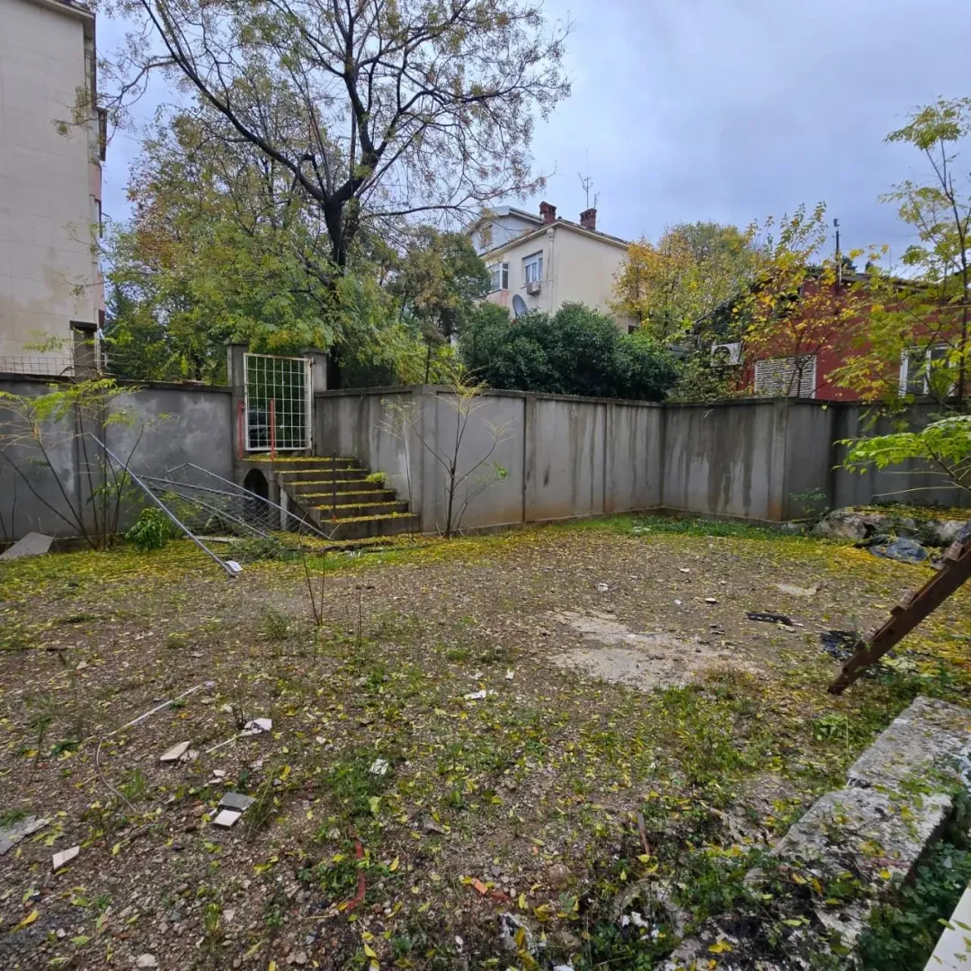 View of the fenced yard with stairs leading to the entrance.