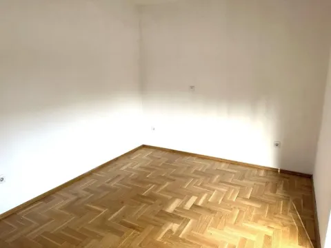 Izdavanje, dvosoban stan, 60m², Centar, Podgorica - image 5