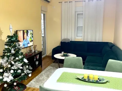 Izdavanje, dvosoban stan, 59m², Ljubović, Podgorica - image 1