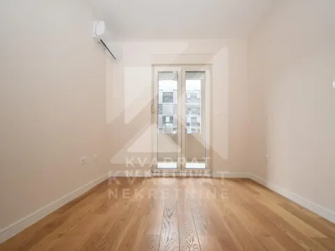 Empty room with wooden flooring and access to the terrace. - image 6