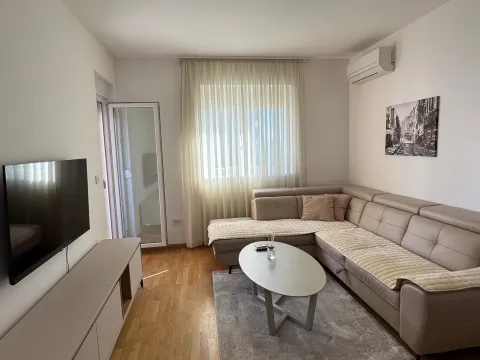 Rent, one bedroom apartment, 40m², Stari Aerodrom, Podgorica - image 2