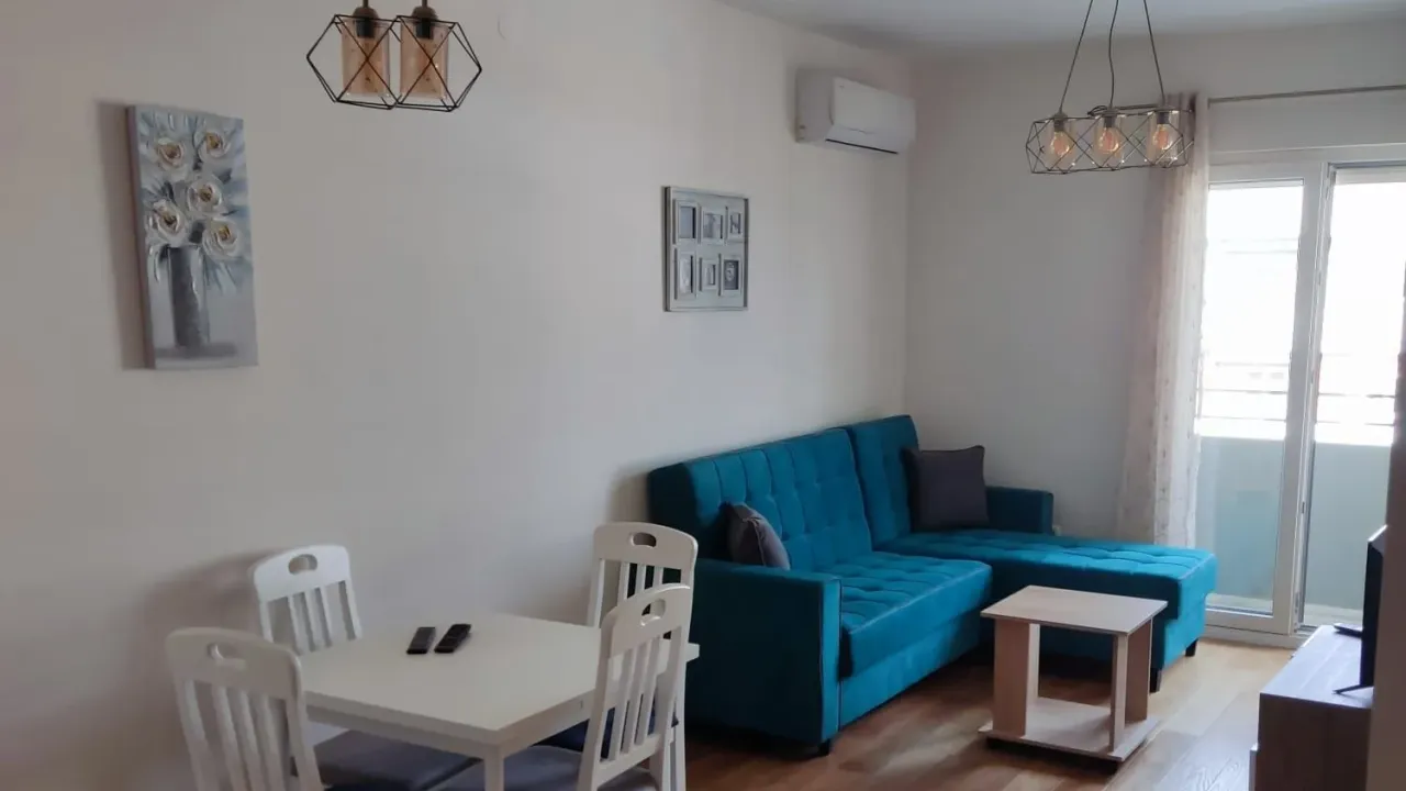 Izdavanje, jednosoban stan, 43m², Central Point, Podgorica