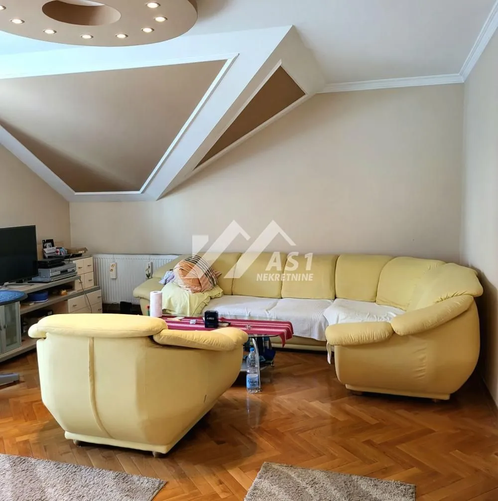 Izdavanje, četvorosoban stan, 180m², Novi Sad Sve Podlokacije, Novi Sad
