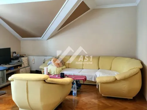 Izdavanje, četvorosoban stan, 180m², Centar, Novi Sad - image 7