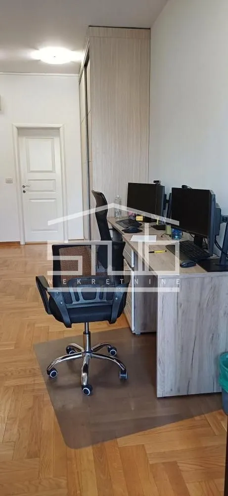 Izdavanje, četvorosoban stan, 204m², Vračar Sve Podlokacije, Beograd