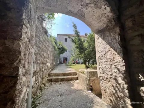 Prodaja, kuća, 300m², Risan, Kotor - image 9