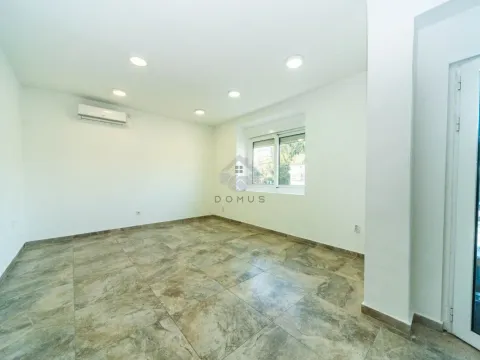 Izdavanje, poslovni prostor, 65m², Masline, Podgorica - image 4