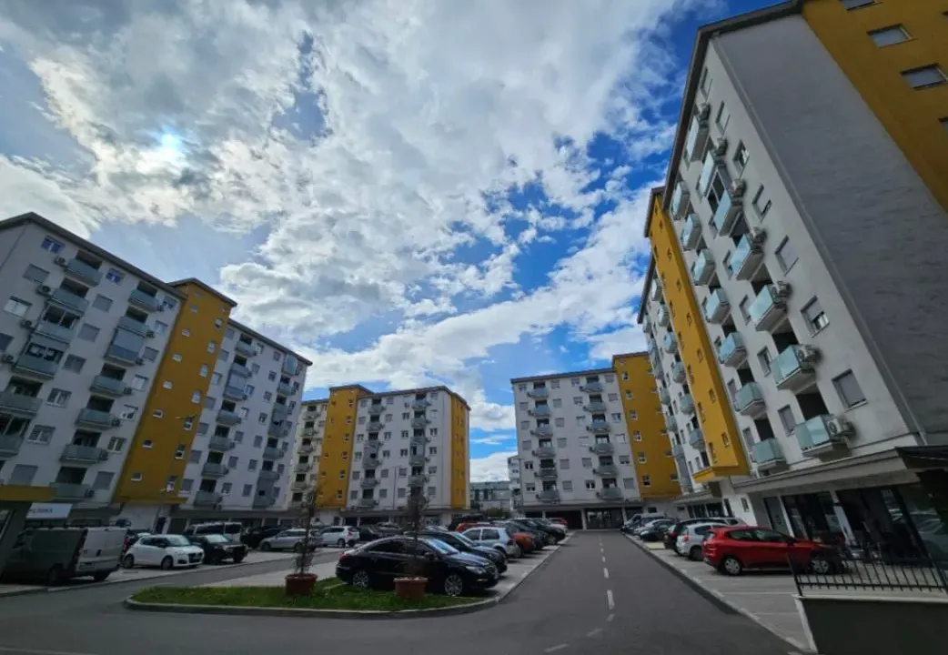 Izdavanje, jednosoban stan, 40m², Pobrežje, Podgorica