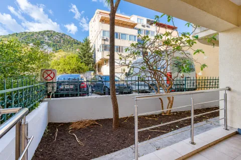 View from the terrace towards the yard and surrounding buildings. - image 12