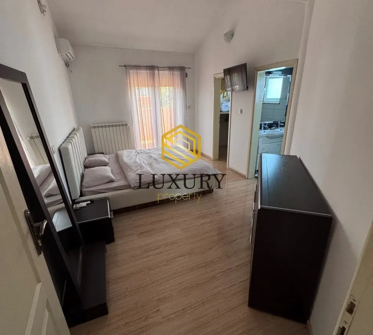 Rent, house, 330m², Zeta, Podgorica