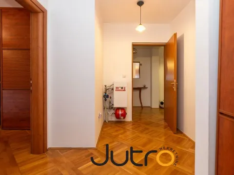 Prodaja, četvorosoban stan, 133m², Momišići, Podgorica - image 7