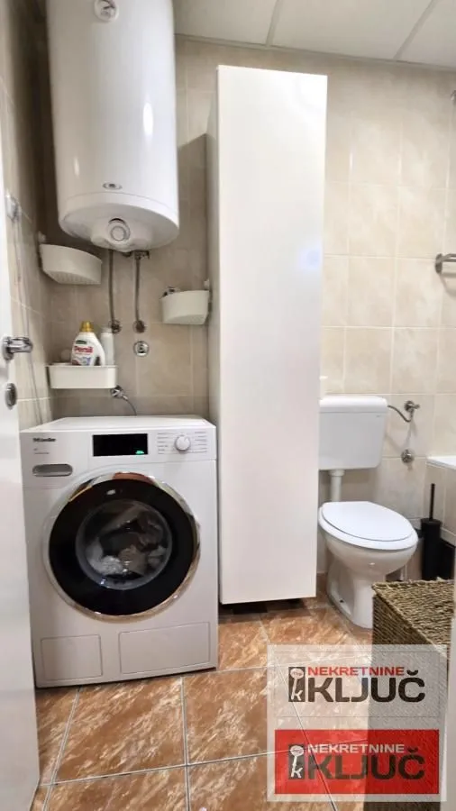 Izdavanje, dvosoban stan, 60m², Centar, Novi Sad