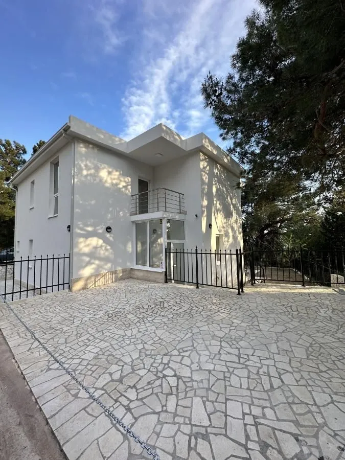 Sale, house, 220m², Bar, Crna Gora