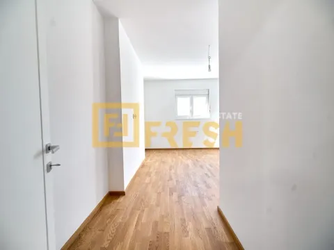 Prodaja, trosoban stan, 104m², Stari Aerodrom, Podgorica - image 10