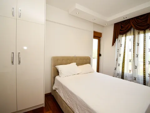 Izdavanje, četvorosoban stan, 130m², Centar, Podgorica - image 7