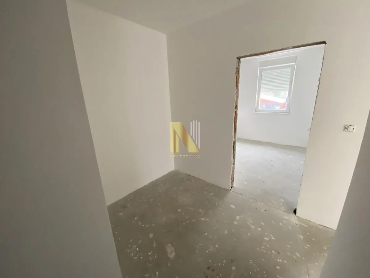 Prodaja, trosoban stan, 61m², Alibegovac, Petrovaradin