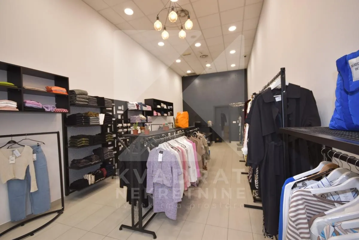 Prodaja, poslovni prostor, 53m², Blok 5, Podgorica