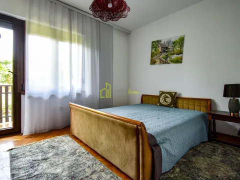 Prodaja, kuća, 370m², Tološi, Podgorica - image 17