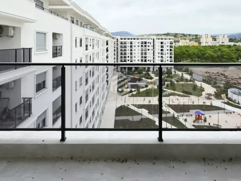 Rent, two bedroom apartment, 64m², Podgorica, Crna Gora - image 11