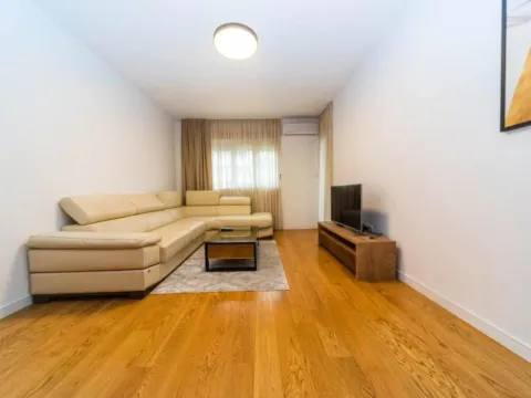 Izdavanje, dvosoban stan, 70m², Central Point, Podgorica - image 4