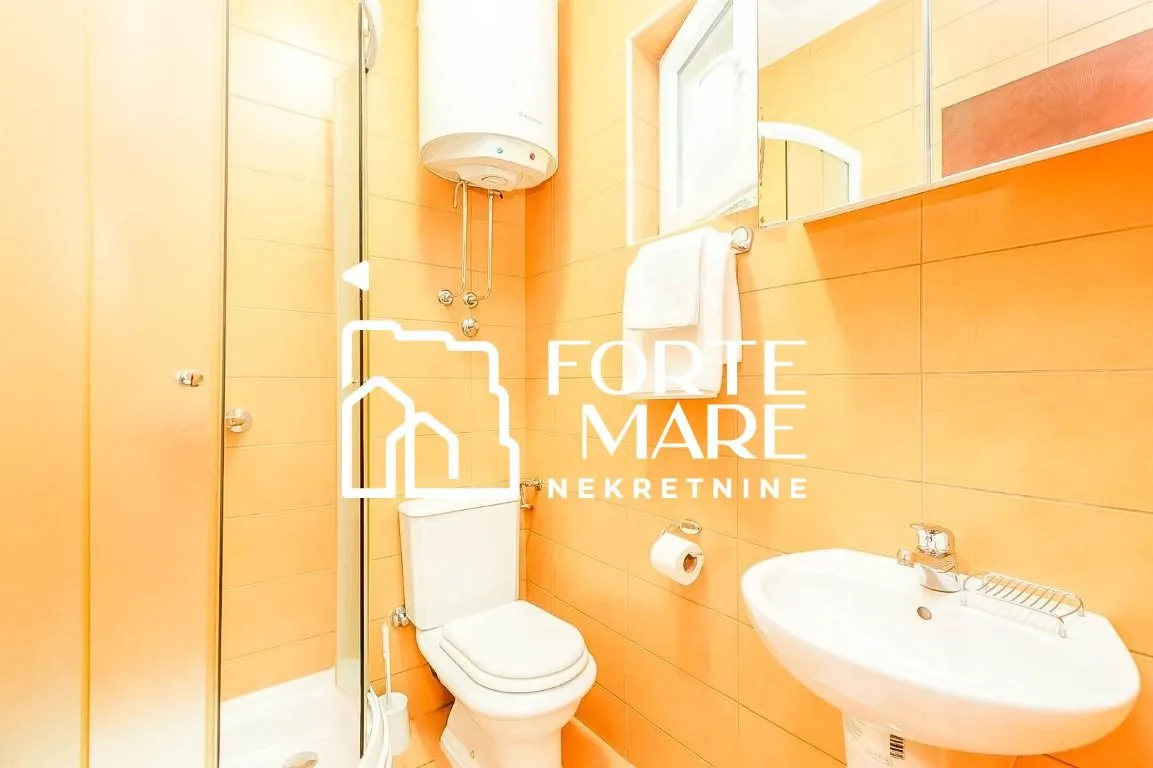 Izdavanje, dvosoban stan, 73m², Kumbor, Herceg Novi