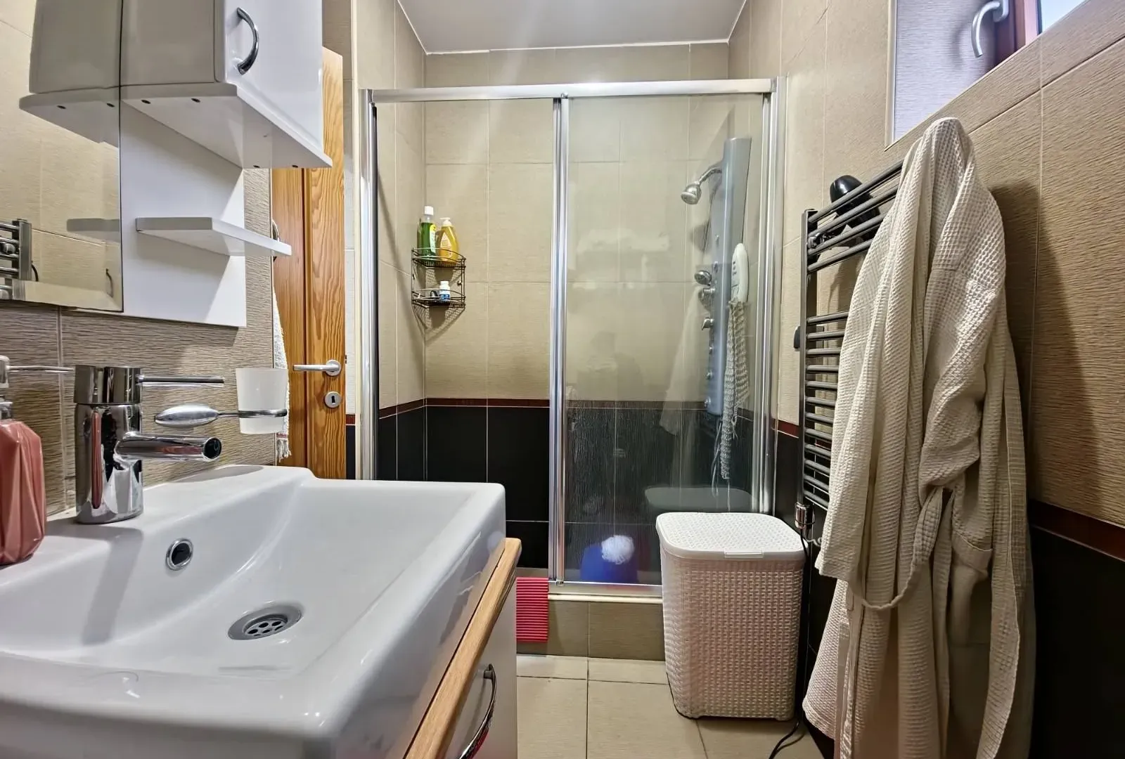 Izdavanje, jednosoban stan, 50m², Budva, Crna Gora