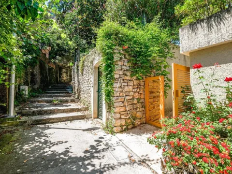 Sale, two bedroom apartment, 75m², Budva, Crna Gora - image 8