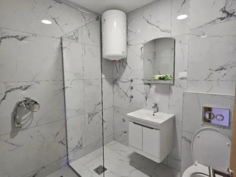 Izdavanje, jednosoban stan, 50m², Momišići, Podgorica - image 9