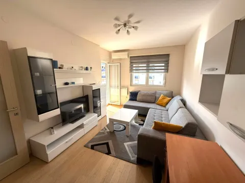 Rent, one bedroom apartment, 51m², City Kvart, Podgorica - image 1