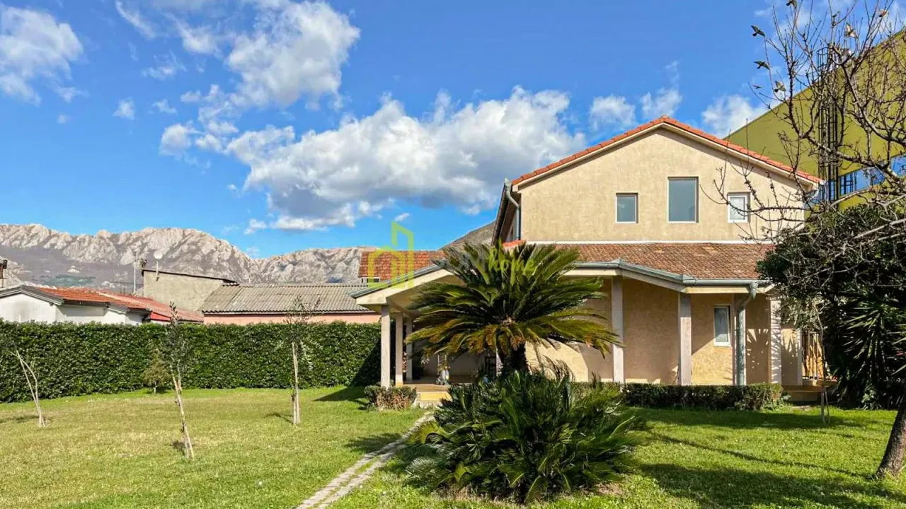 Prodaja, kuća, 128m², Centar, Bar